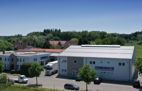 Firma Schneider Kunststoffverarbeitung Abb. Firma Schneider Kunststoffverarbeitung aus Drohnensicht von vorne
