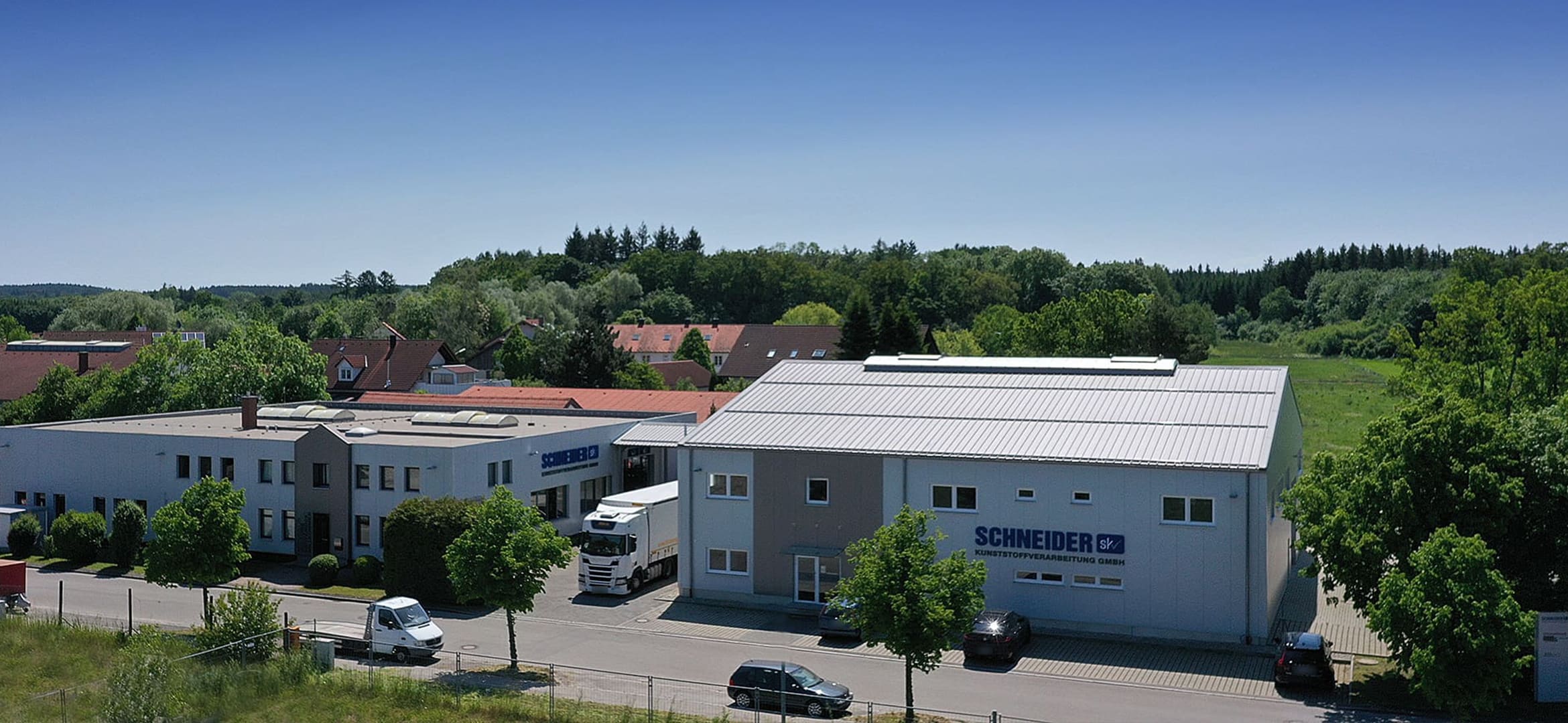 Firma Schneider Kunststoffverarbeitung Abb. Firma Schneider Kunststoffverarbeitung aus Drohnensicht von vorne